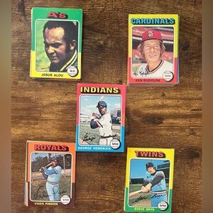 (61) 1975 Topps baseball cards (no dupes)
